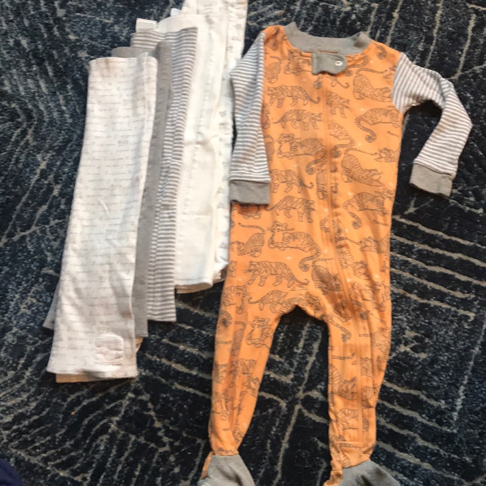 Burts bees bodysuit and burp cloth bundle 6-9mo